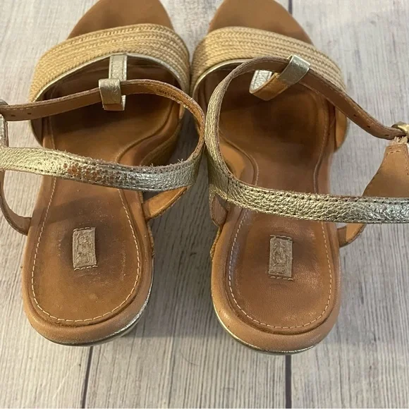 UGG woven straw platform wedge sandals with gold T-strap ankle strap, size 9.5 - Picture 14 of 14